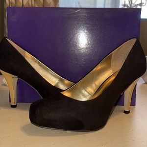 Madden Girl Getta Black Suede and Gold Heel EUC
